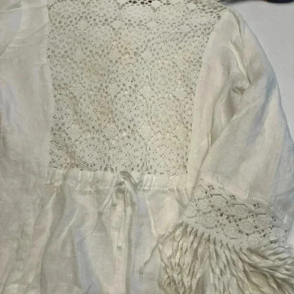 FJVA Paris 100% linen button up top w/lace back and fringe cuffs. - Picture 10 of 14
